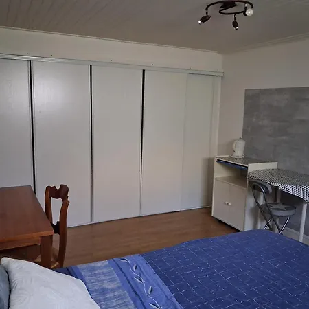 ホームステイ Chambre Chez L Habitant